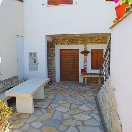 Silvija, Apartman